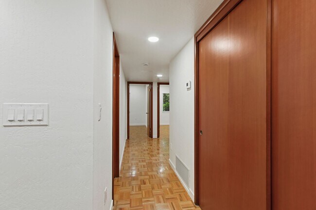 Building Photo - Central Davis 3/2 Mid Modern