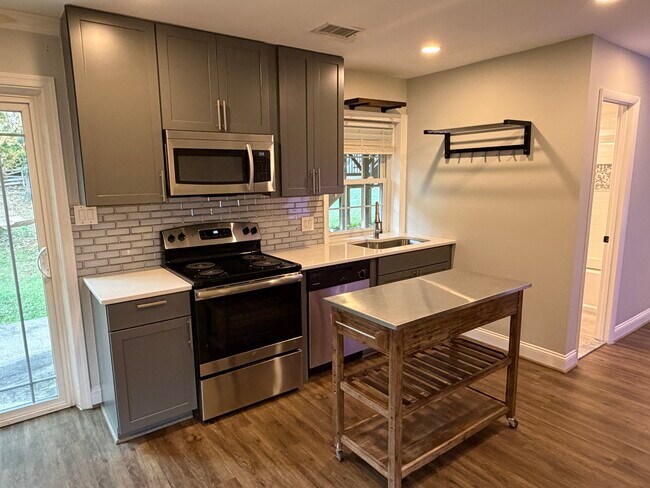 Building Photo - 4904 POWELL RD