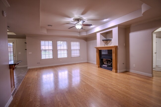 Building Photo - 202 Dawn Dr