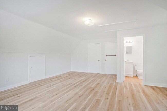 Building Photo - 8205 Robin Hood Ct