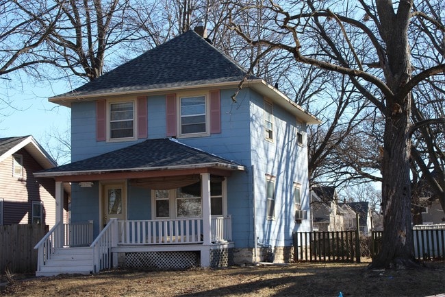 Building Photo - 1629 E Ave NE