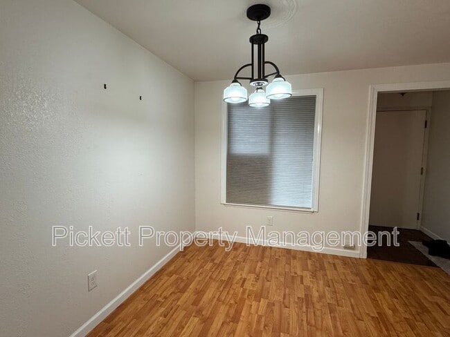 Building Photo - 3935 NW Fairway Ln