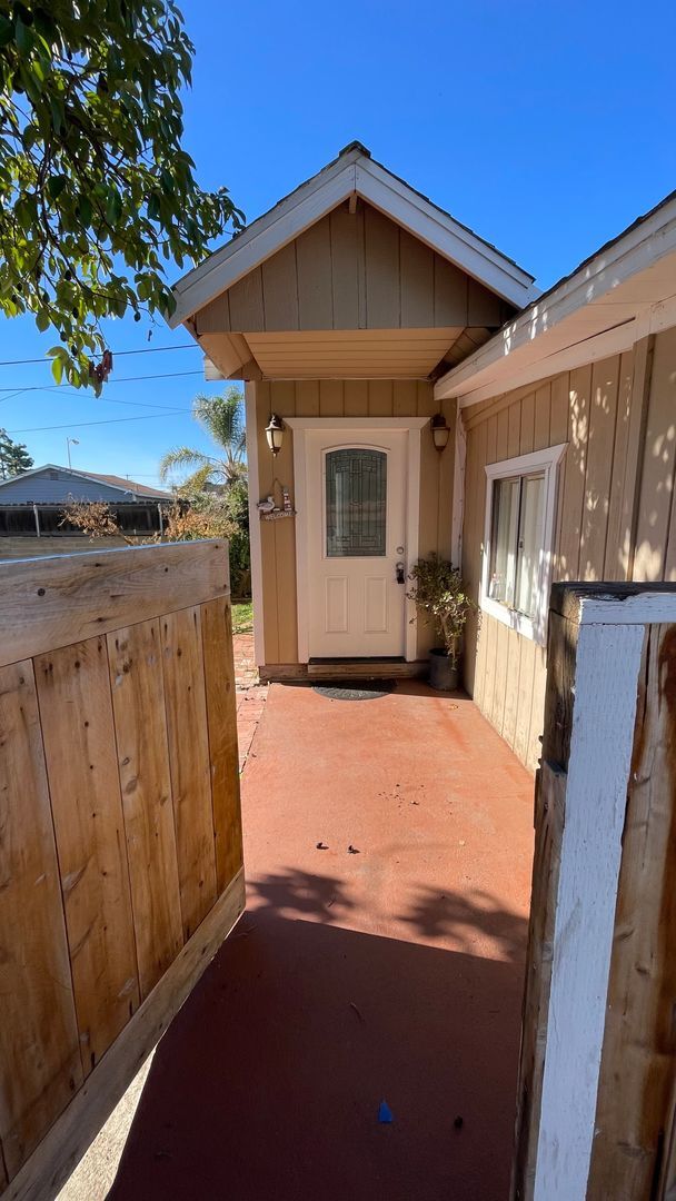 Building Photo - 1336 Peach Ave