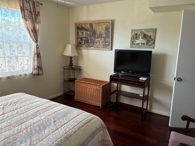 Building Photo - 2304 Lucaya Ln