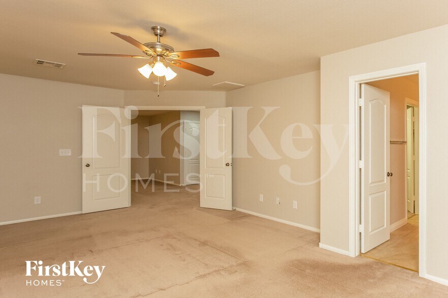 Building Photo - 9947 Pioneer Ave