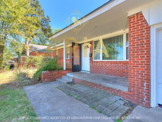 Building Photo - Move-in Ready! Charming 3 bed/1 bath Home ...