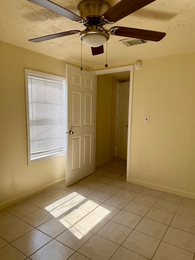 Building Photo - 1608 Dyer Ave