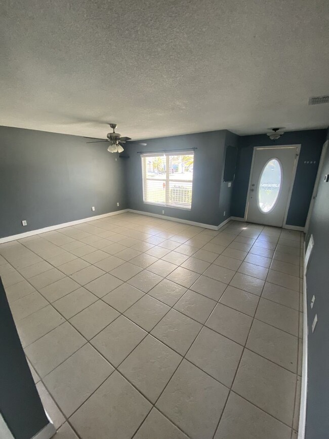 Building Photo - Davenport 3 Bedroom 2 Bathroom Corner Lot!!!