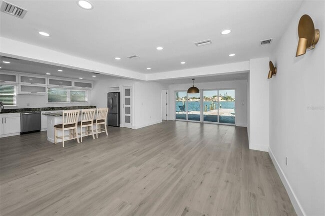 Building Photo - 14125 N Bayshore Dr