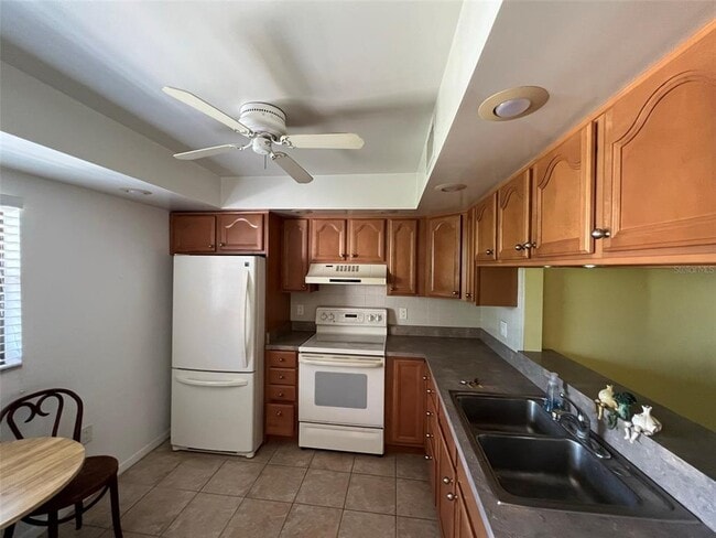 Building Photo - 2650 Countryside Blvd