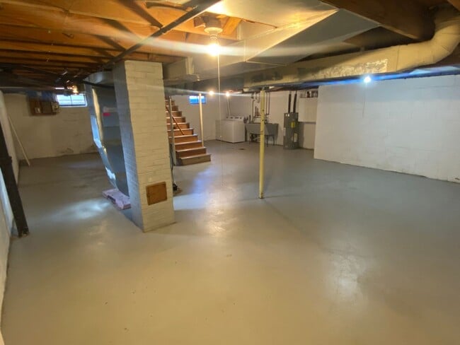 Building Photo - 2-Bedroom 1 Bath Ranch Style Home Near GD Jones Elementary