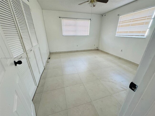 Building Photo - 215 NW 35th Ave