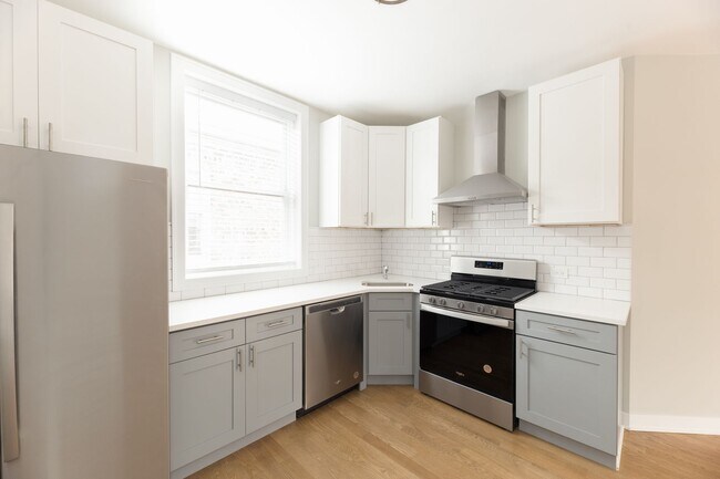 Building Photo - 4838 N Wolcott Ave