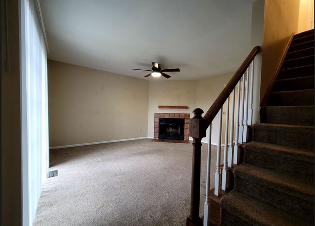 Building Photo - 2 bed 2.5 bath Townhouse condo in Butler Township