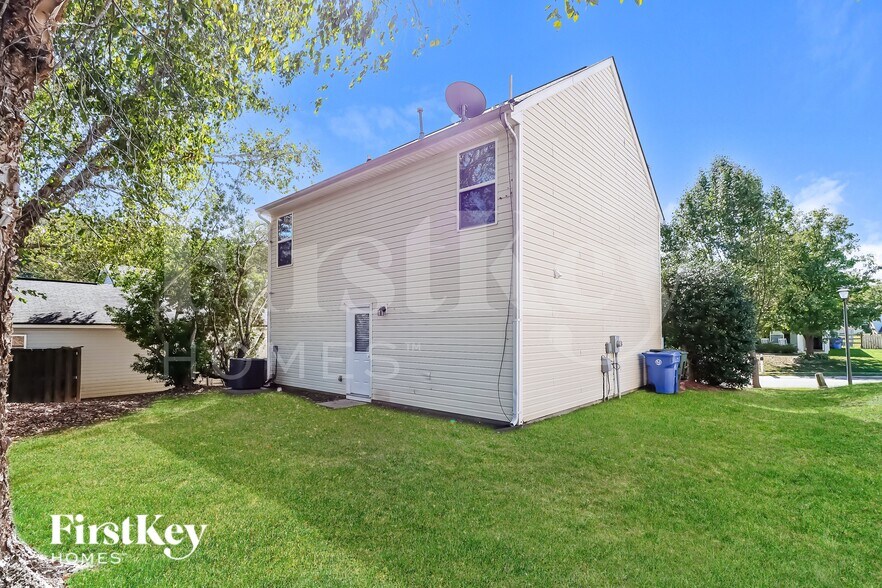 Building Photo - 115 Daventry Pl