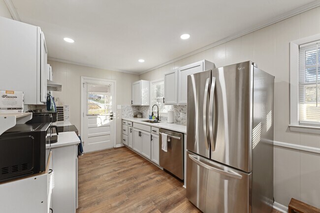 Building Photo - 107 Maple Dr