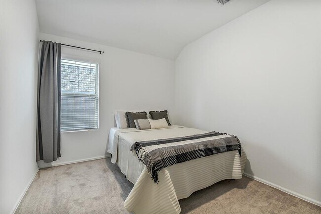 Building Photo - 17018 Westmoreland Promenade Pl