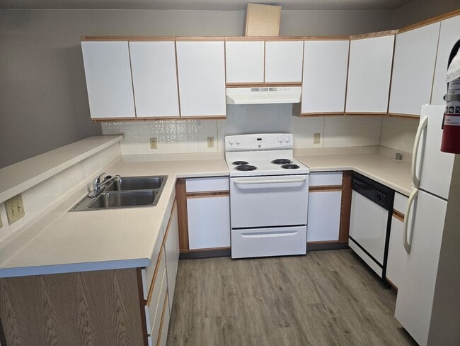 Building Photo - Cozy One Bedroom Apartment in Black River!