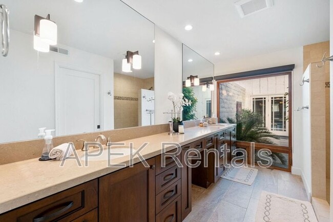 Building Photo - 74939 Vía Lago