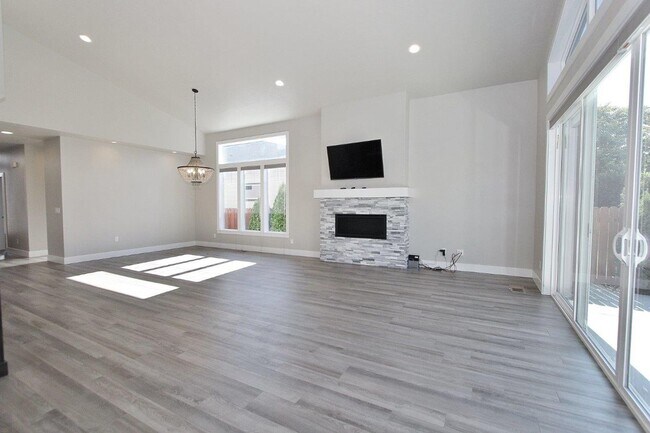 Building Photo - Alluring Beach-Style Home Nestled in SE Boise