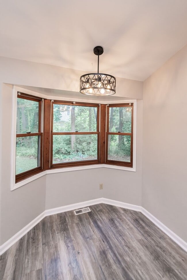 Building Photo - 3 bed 2 bath Home in Lakes of the Four Sea...