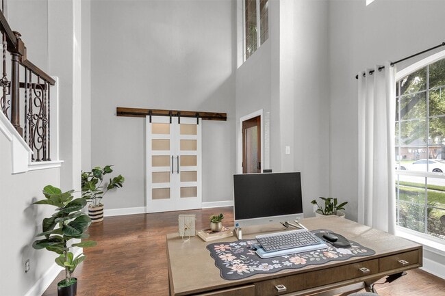 Building Photo - 3002 E Lake Falls Cir