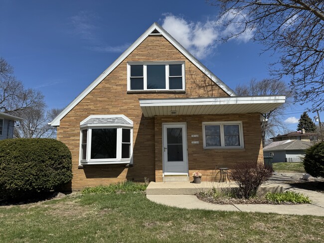 Building Photo - 10166 W Montana Ave