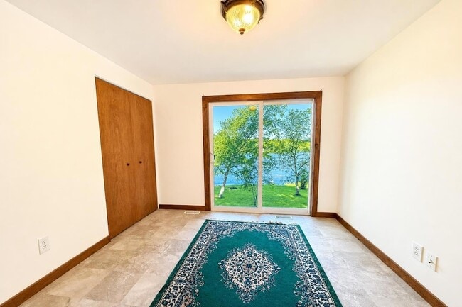 Building Photo - 8649 Hidden Lake Dr