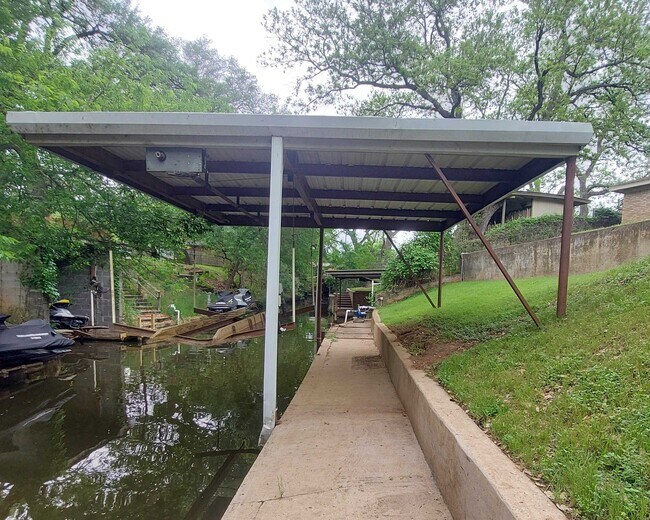 Building Photo - 151 Riverside Dr