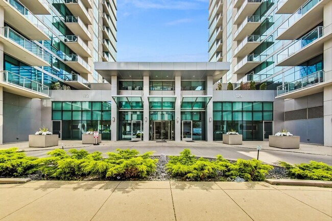 Building Photo - 123 S Green St