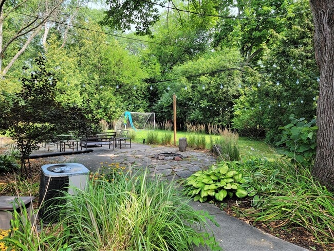Building Photo - 16840 Fairview Ct