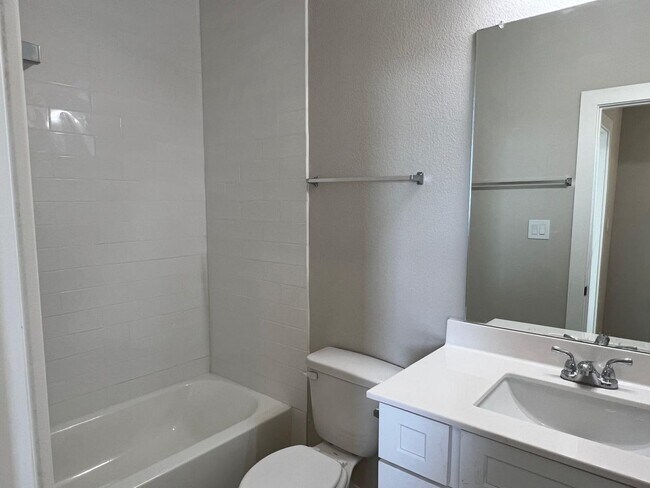 Building Photo - 3479 Valley Vista Dr