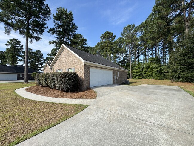 Building Photo - 209 Jasmine Ln