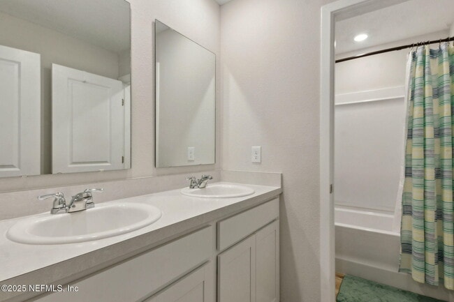 Building Photo - 14753 Cashew Ave