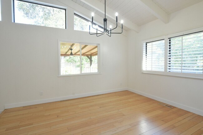 Building Photo - 5318 Fairway Dr