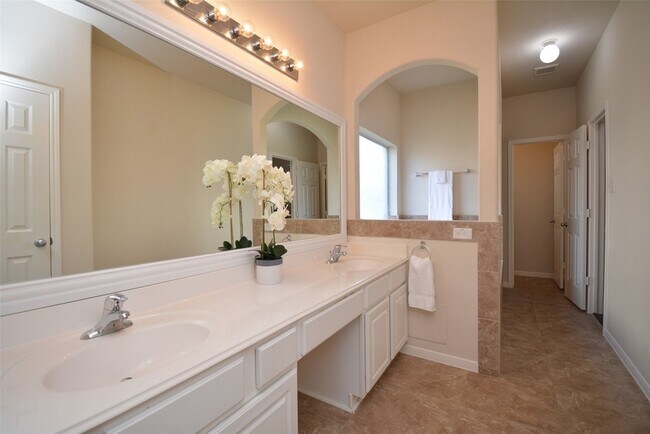 Building Photo - 26114 Silver Timbers Ln