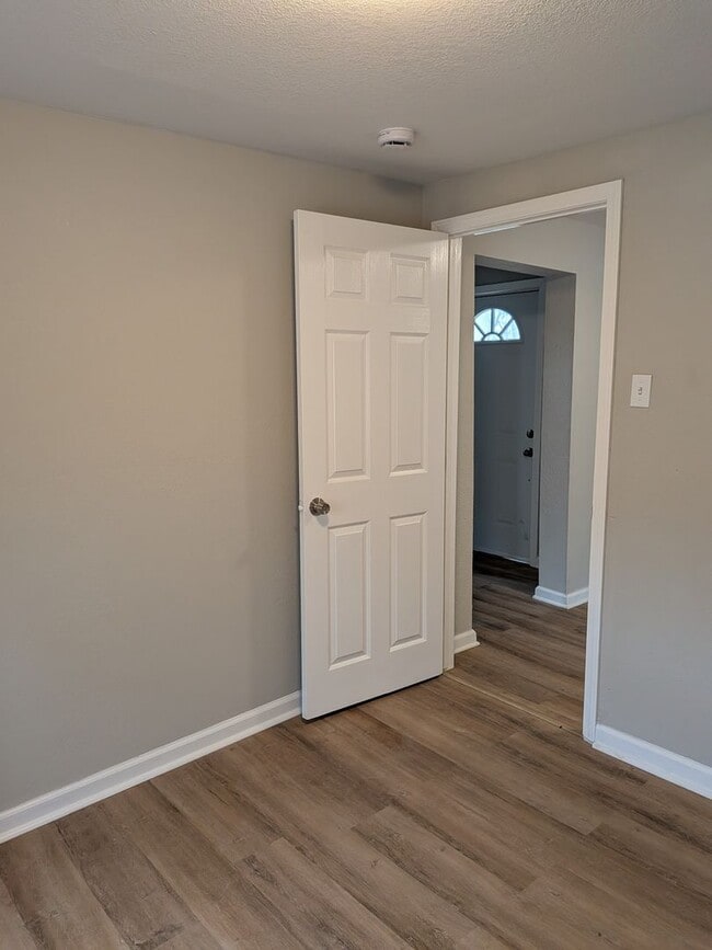 Building Photo - Cool 3 bed 2 bath House in Jeff City