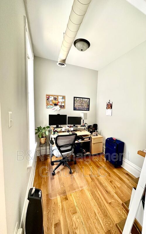 Building Photo - 2337 N Janssen Ave