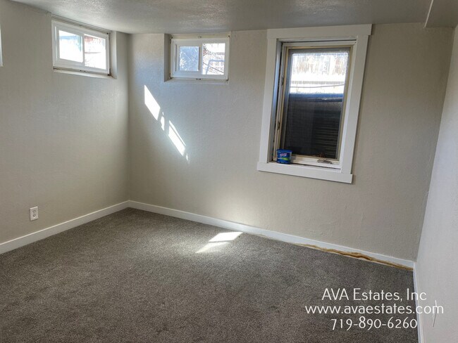 Building Photo - 2123 Driftwood Ln