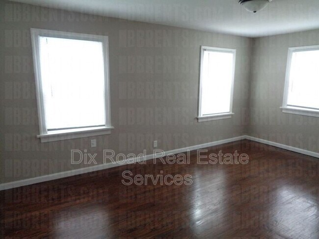 Building Photo - 340 Burleigh Ave