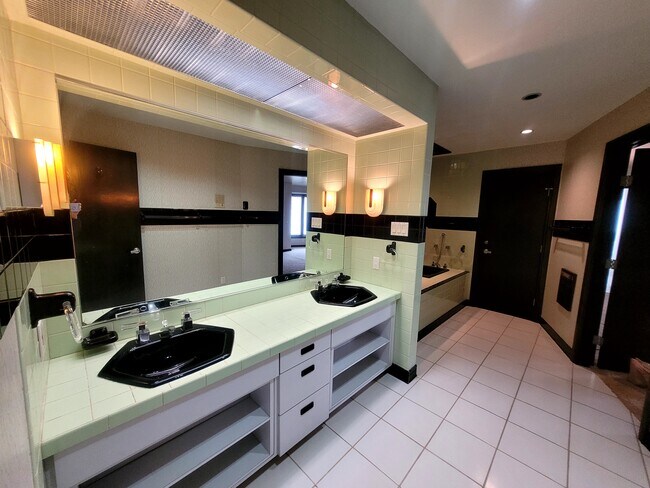 Building Photo - 1460 West Alex Bell Road