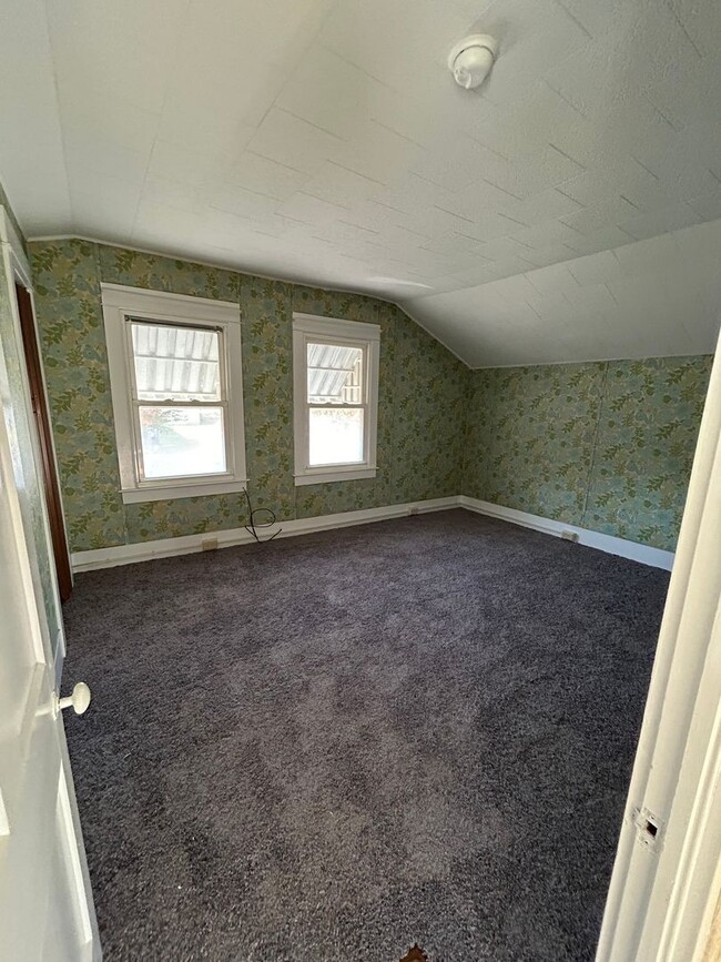 Building Photo - Spacious 4 bedroom Oswego Home!!