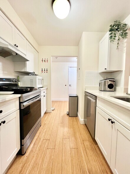 Building Photo - 6 Douglas Park