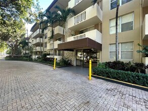 Building Photo - 1800 Sans Souci Blvd