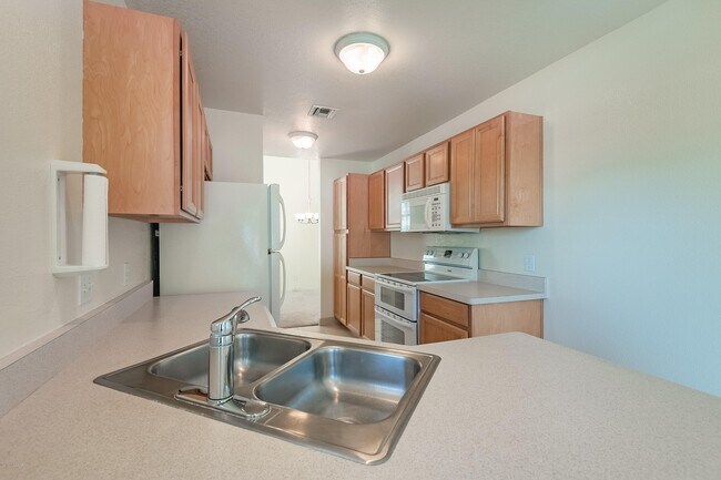 Building Photo - 6441 N Tierra De Las Catalinas