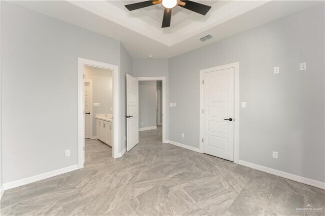 Building Photo - 1711 Lago Delton