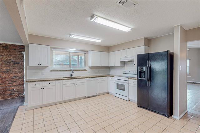 Building Photo - 2124 Robinson St