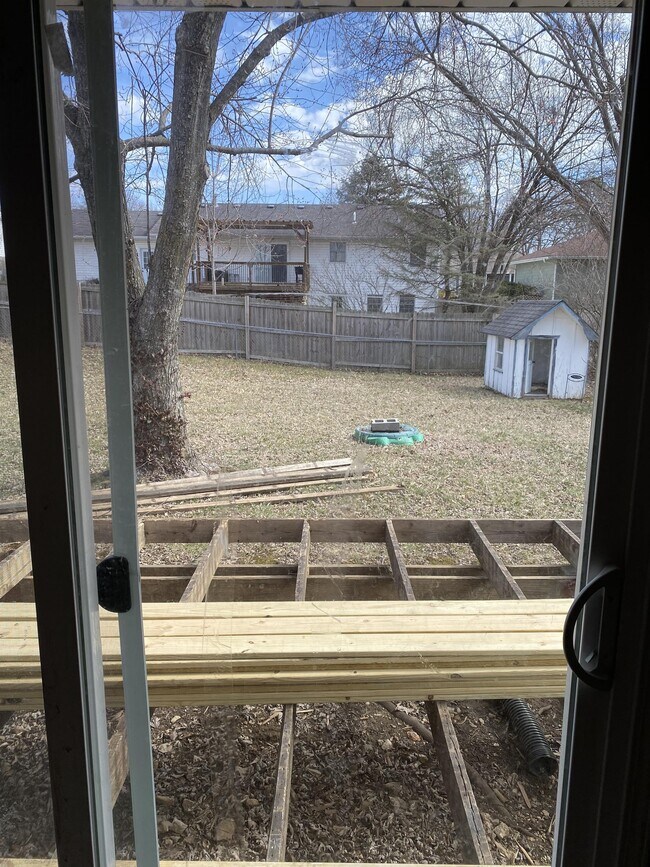 Building Photo - 2400 Sunflower St