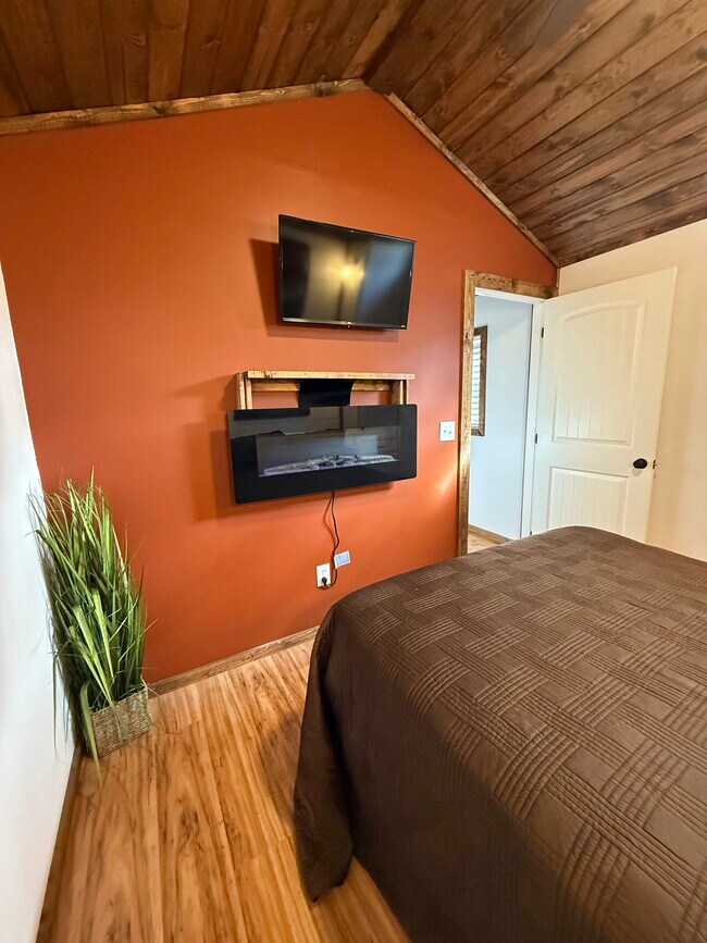 Building Photo - 1118 US-221A Hwy