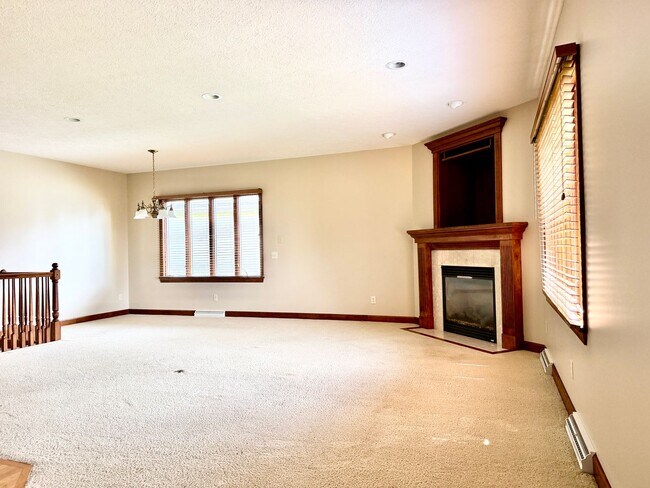 Building Photo - 1142 Pine Bluff Dr NE